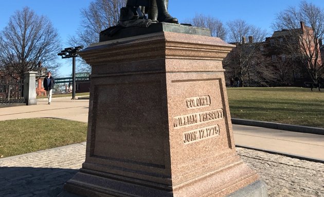 Photo of Colonel William Prescott Statue