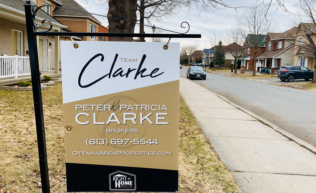 Photo of Patricia and Peter Clarke. Ottawa Real Estate Brokers. Right At Home Realty Inc. (Brokerage).