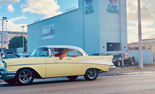 Photo of El Car Wash - Little Havana