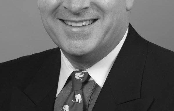Photo of Edward Jones - Financial Advisor: Jeffrey E Crabb, CFP®