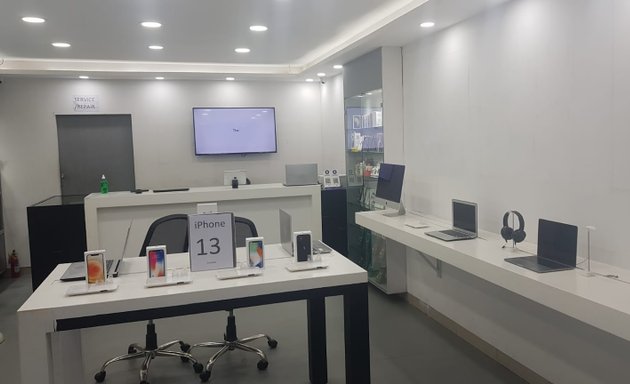 Photo of IClan Apple Store