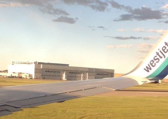 Photo of WestJet 787 Hangar