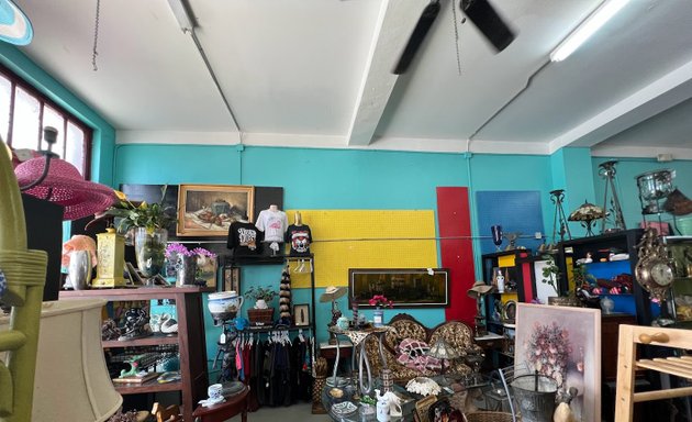 Photo of Retro Mania Vintage Market (formerly Seminole Heights Antiques)