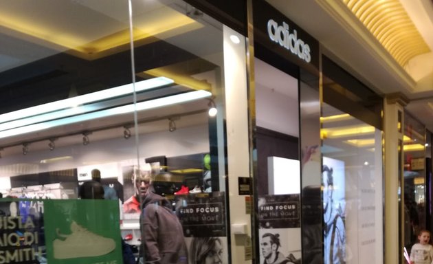 foto adidas Store Rome, C.C. Euroma 2