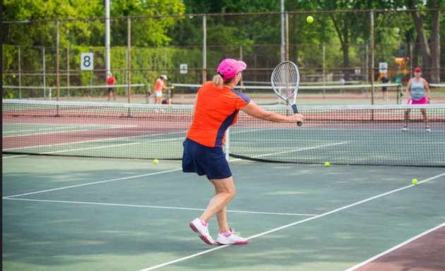 Photo of Parc Nicolas-Viel tennis courts