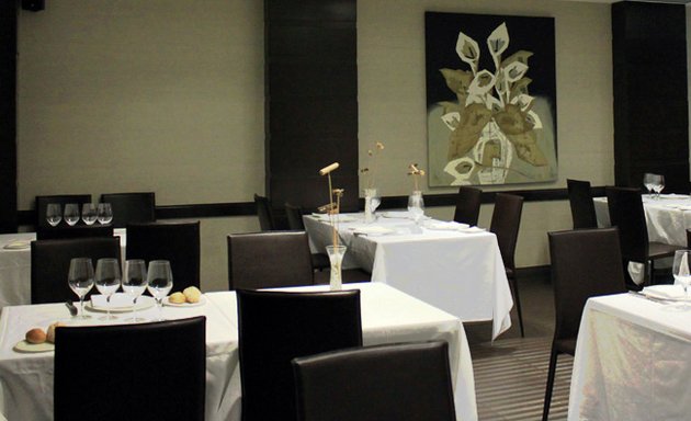 Foto de Restaurante Marisquería Mendata Berria. Cenas y comidas en Bilbao en terraza cubierta climatizada y comedor