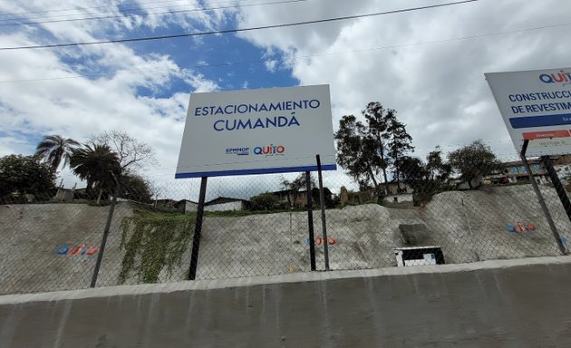 Foto de Estacionamiento Cumanda