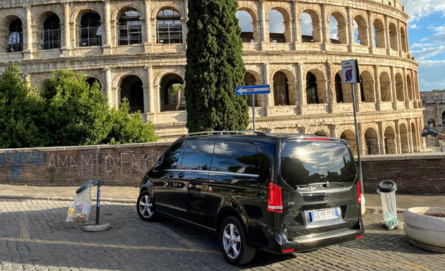 foto Luxury Limousine sas Noleggio auto con conducente Roma