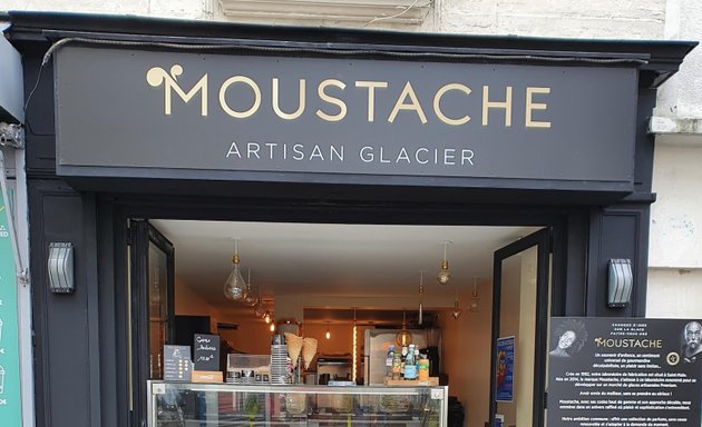 Photo de Moustache Montmartre