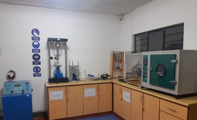 Foto de Laboratorio de Suelos, Concreto y Asfalto - GEO PERU INGENIEROS CONSULTORES