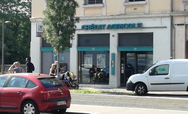 Photo de Crédit agricole Centre-est à Lyon Gerland Debourg