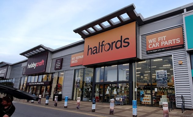 Photo of Halfords - Aintree