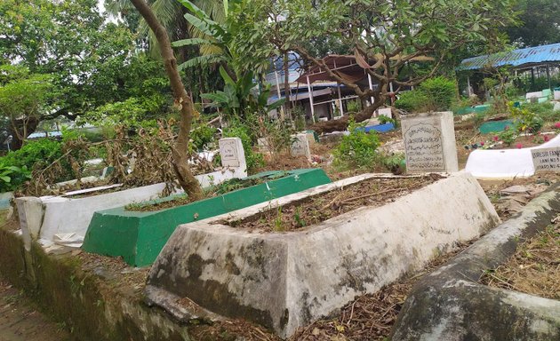 Photo of Nariyalwadi Cemetery