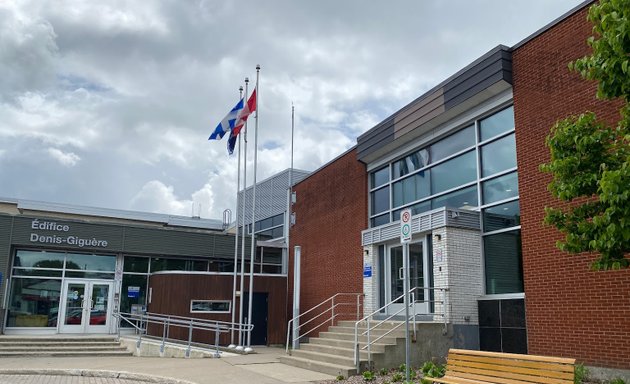 Photo of Pool of the building Denis Giguère