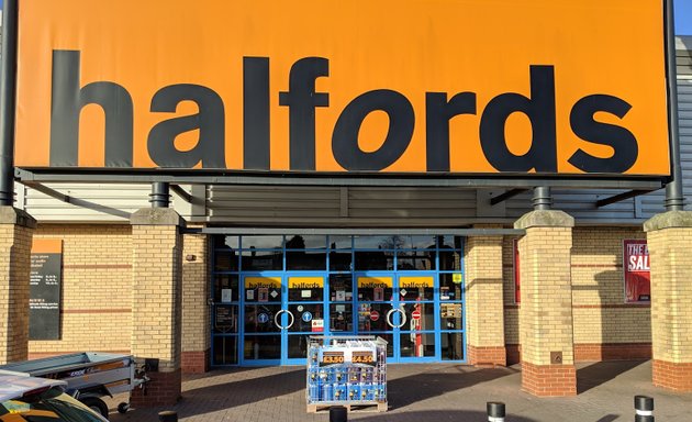 Photo of Halfords - Leigh