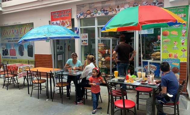 Foto de Centro comercial Hermano Miguel