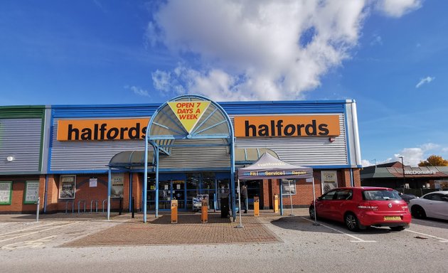 Photo of Halfords - Newcastle Under Lyme (Stoke-on-Trent)