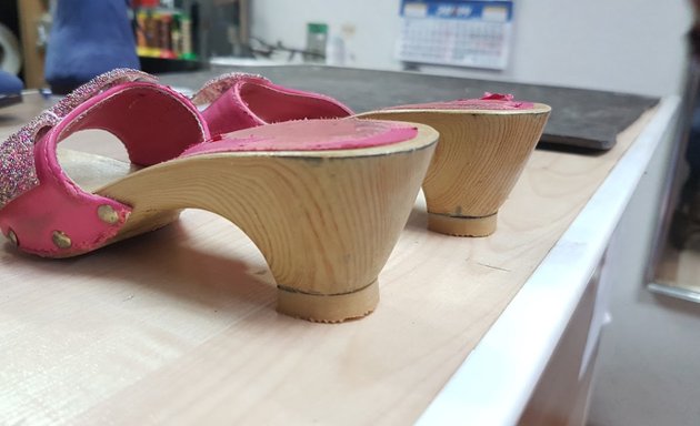 Foto de El Abuelo Reparacion De Zapatos Artesanal