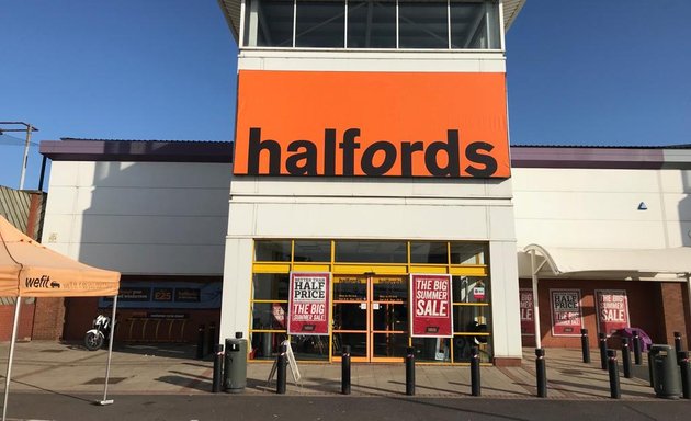 Photo of Halfords - Hull St Andrews Quay