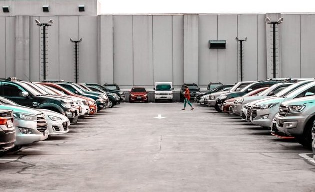 Photo of 101 California Parking Garage - ParkABM