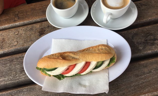 Foto von La Petite Bäckerei Stehcafe