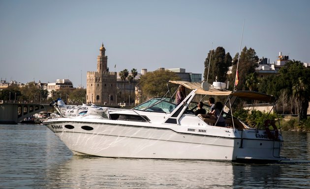 Foto de Andaluza de Barcos; Escuela y servicios náuticos