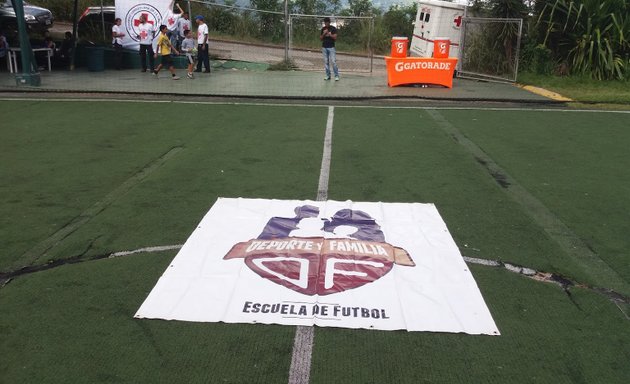 Foto de Escuela De Fútbol Deporte Y Familia