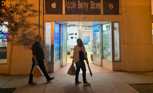 Photo of Apple Berry Phone Repair Store / Simple Mobile Retailer