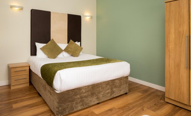 Photo of Roomzzz Aparthotel Leeds Headingley