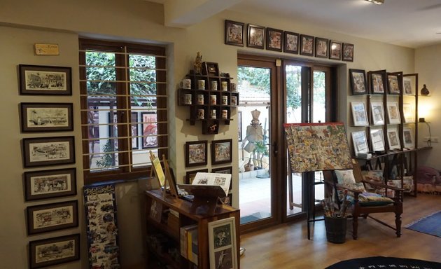 Photo of aPaulogy Gallery