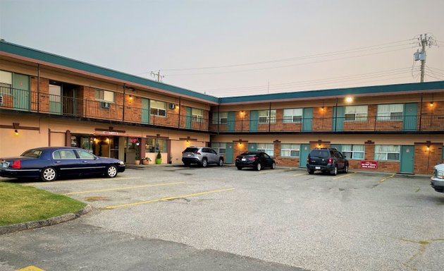 Photo of Red Carpet Inn & Suites