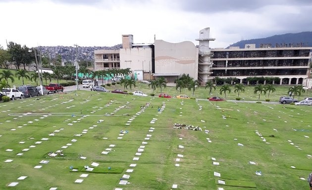 Foto de Cementerio Parque De La Paz "Pascuales"