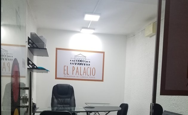 Foto de Academia de Choferes " EL PALACIO "