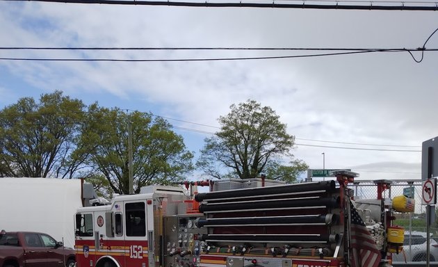 Photo of FDNY Engine 160/Rescue 5/Division 8