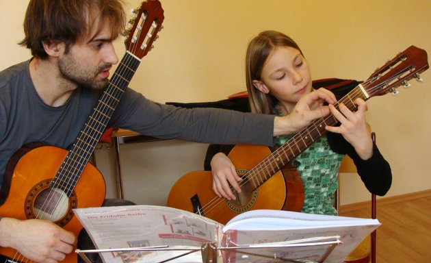 Foto von Gitarrenunterricht in München ( Gitarrenlehrer für klassische Gitarre )