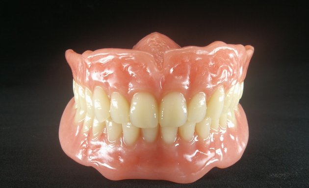 Foto von Laboratoire de prothèse dentaire Jonction