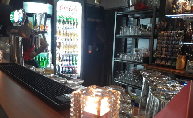 Foto von MACUTO'S Bar