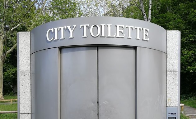 Foto von City Toilette