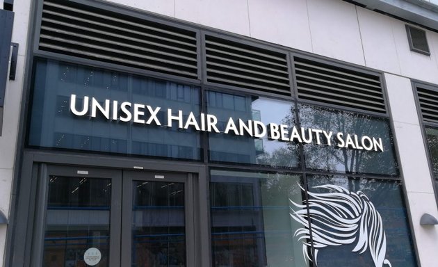 Photo of Lonnie's Unisex Hair and Beauty Salon