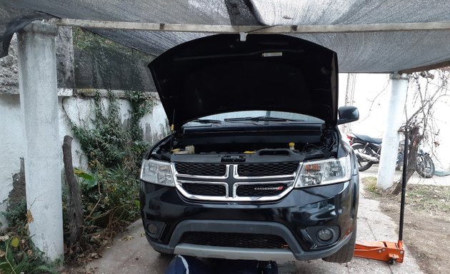 Foto de Taller Mecánico JEEP / DODGE / CHRYSLER