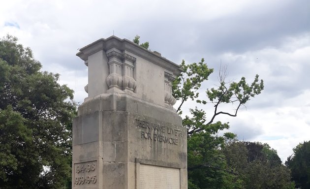 Photo of Carshalton War Memorial.