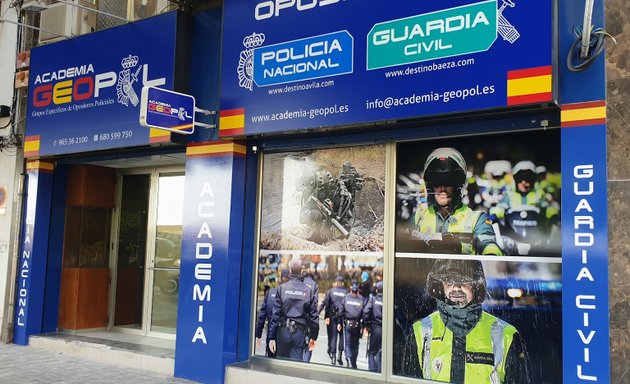 Foto de Oposiciones Policía Nacional - Oposiciones Guardia Civil | Academia Geopol