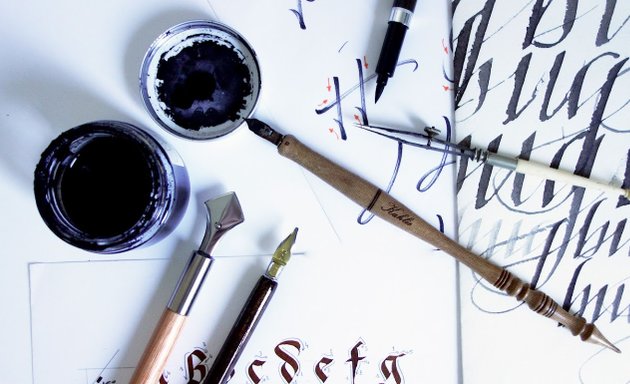 Photo de Céline Foissey, Design graphique et Calligraphie