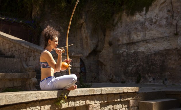 Foto de Capoeira Besouro Preto - Cordão de Ouro Barcelona - Instructora Estel