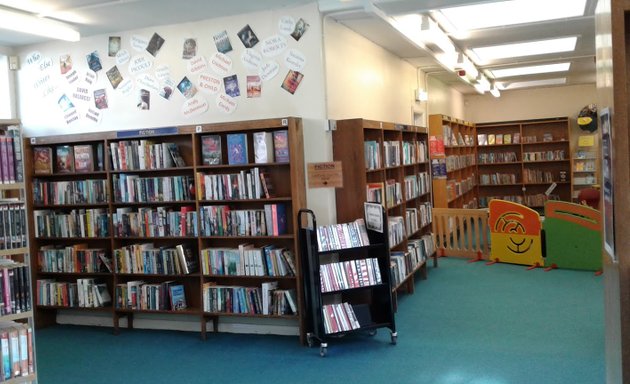 Photo of Guiseley Library