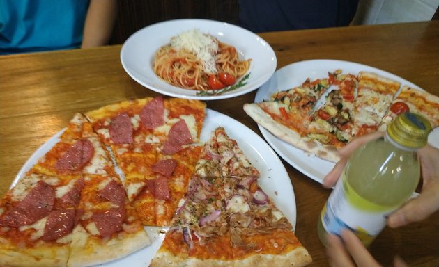 Foto von Steinofen Pizza - Pizza, Pasta, Salate