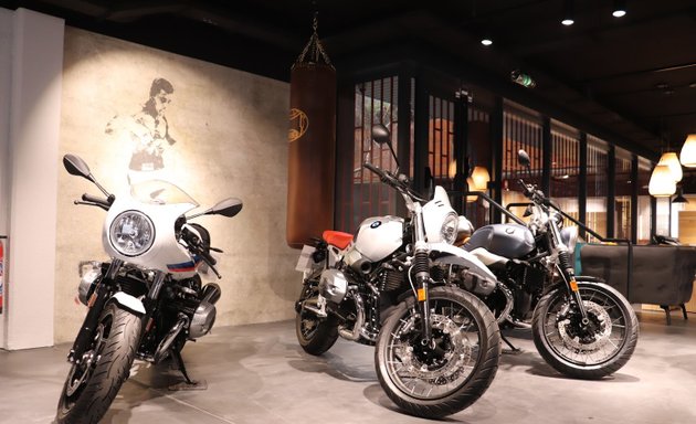 Photo de Bärenstark Montparnasse - BMW Motorrad