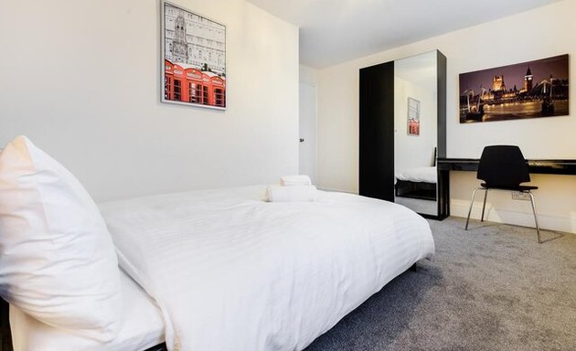 Photo of OYO Home Kings Cross-St Pancras 2 bedroom