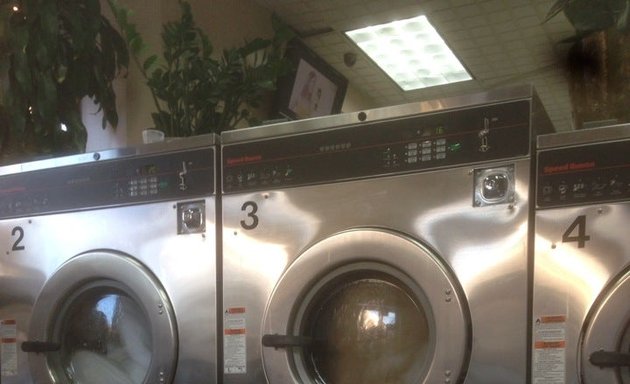 Photo of Derek's Laundromat