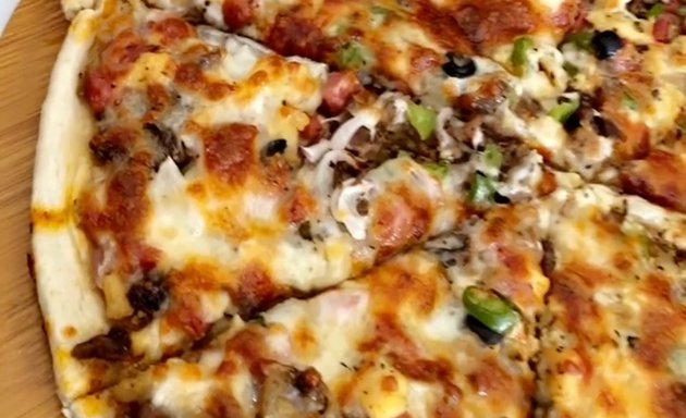 Photo of Marvee Pizza